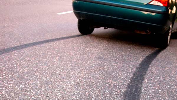 Как правильно тормозить на высокой скорости